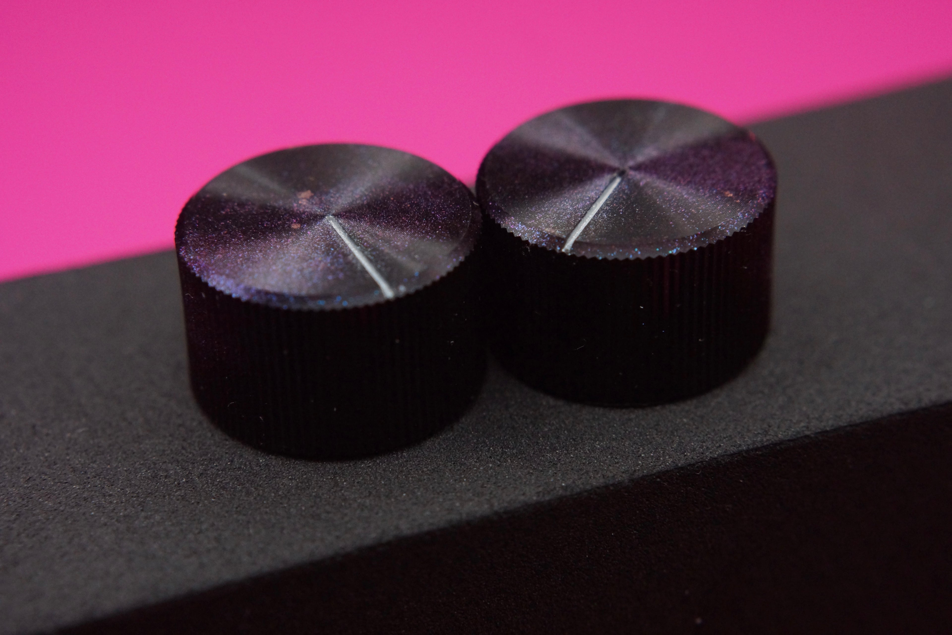 Medium HiFi - Stealth Blurple Pris