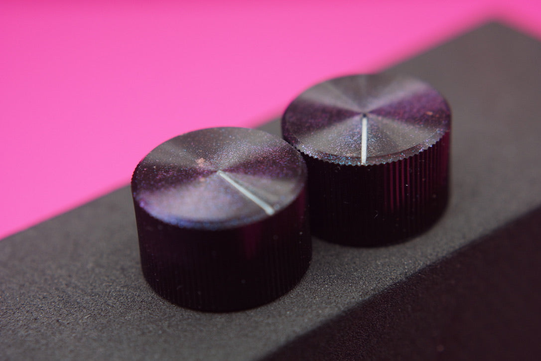 Medium HiFi - Stealth Blurple Pris